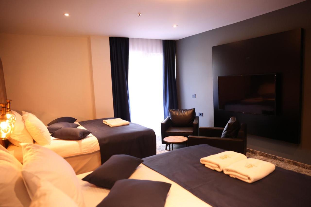 Palace Hotel & Spa Titova Mitrovica 外观 照片