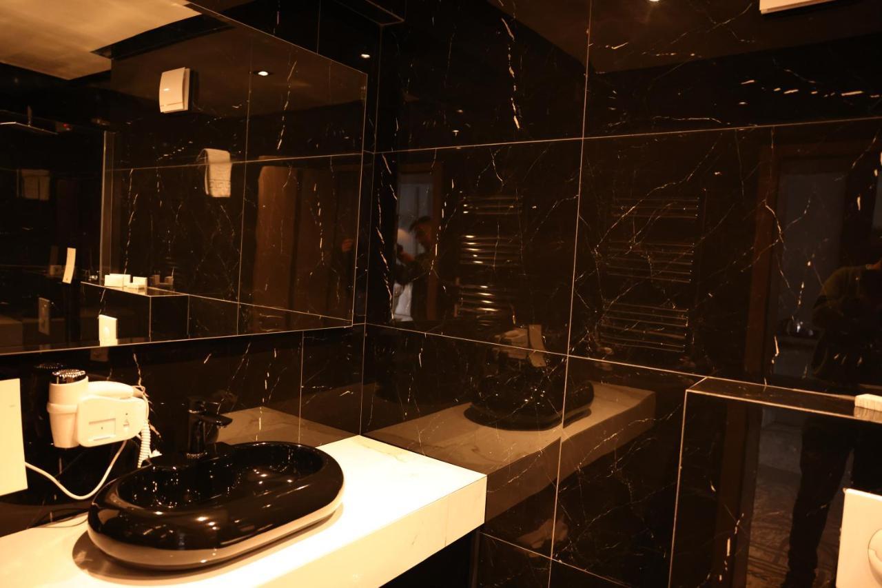 Palace Hotel & Spa Titova Mitrovica 外观 照片