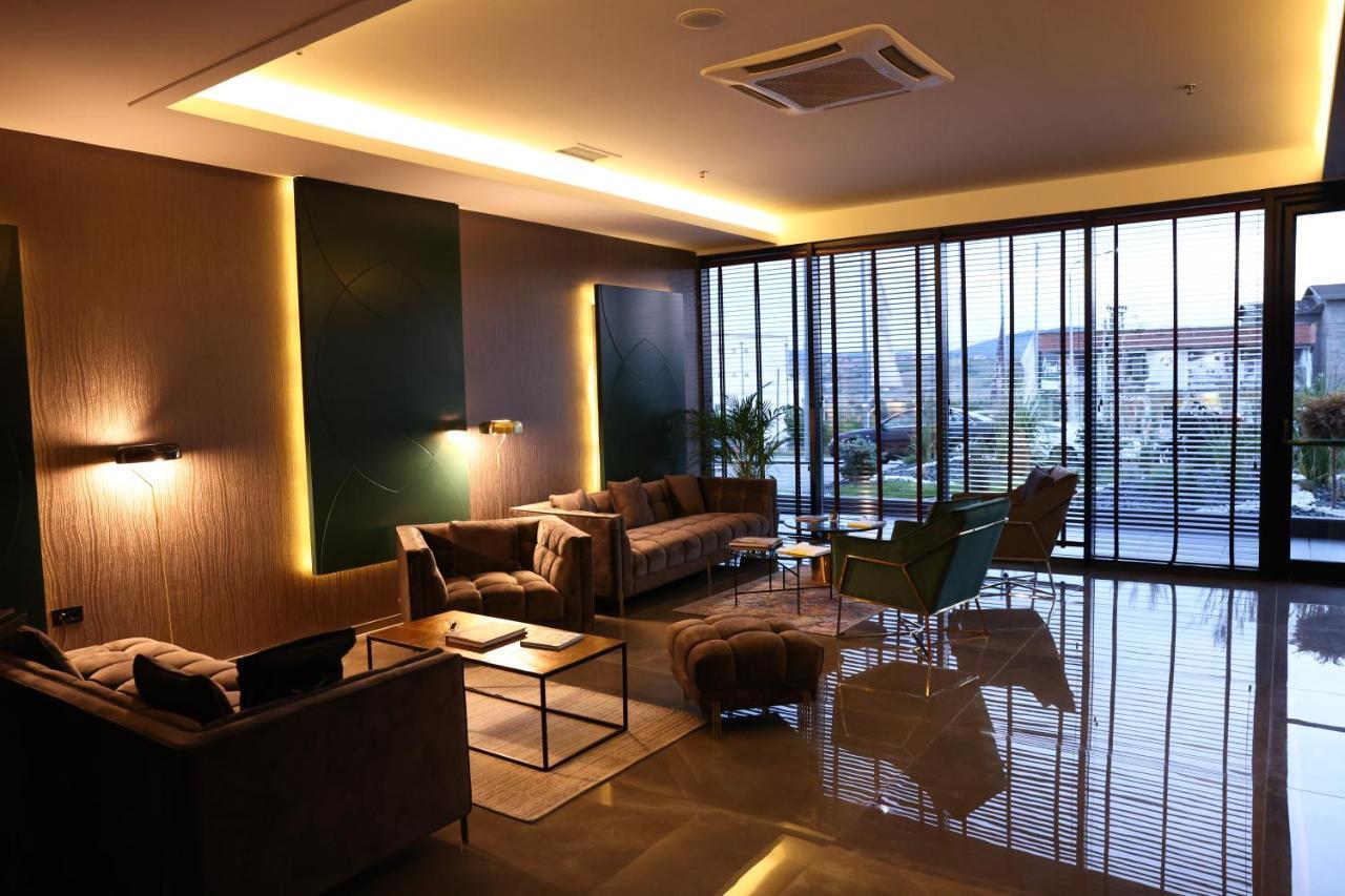 Palace Hotel & Spa Titova Mitrovica 外观 照片