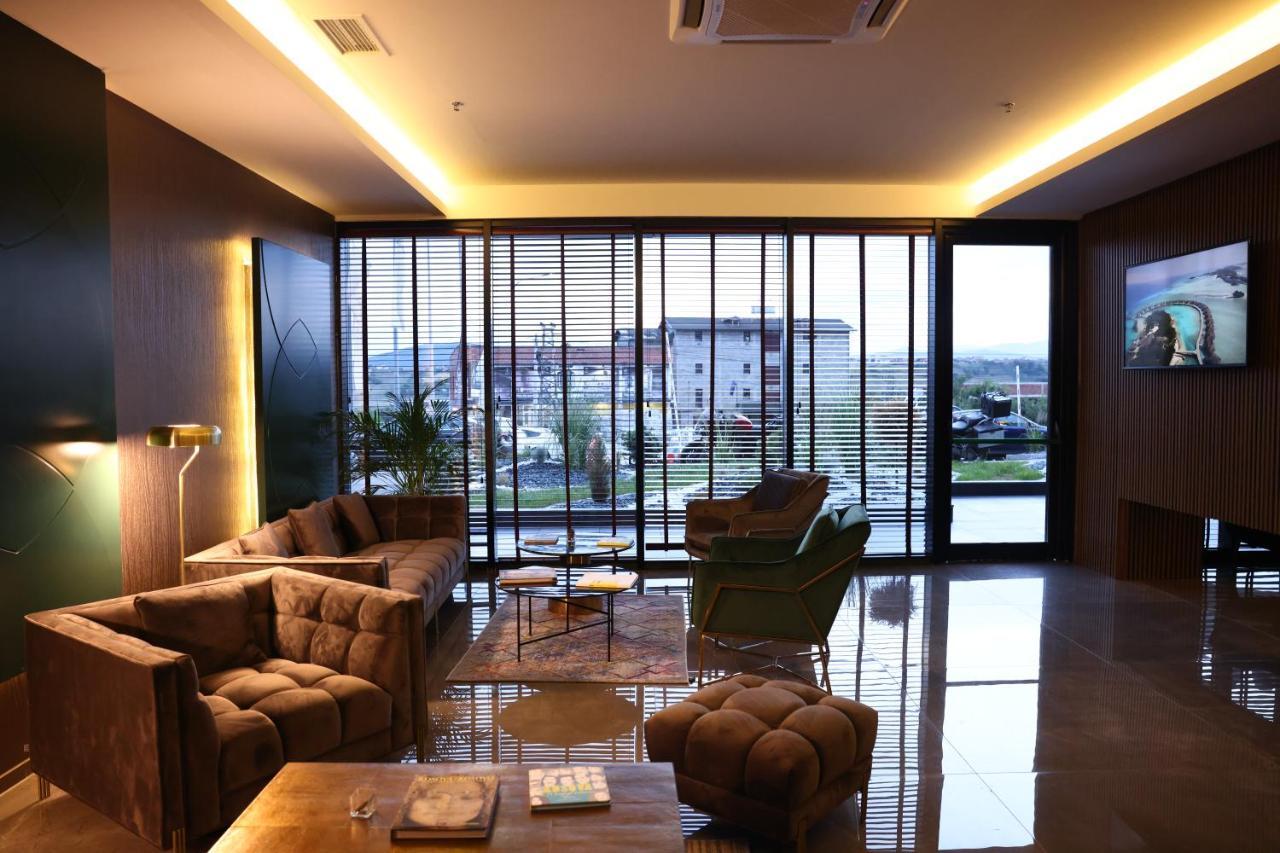 Palace Hotel & Spa Titova Mitrovica 外观 照片