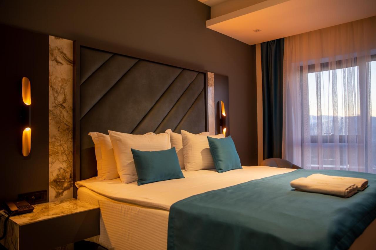 Palace Hotel & Spa Titova Mitrovica 外观 照片