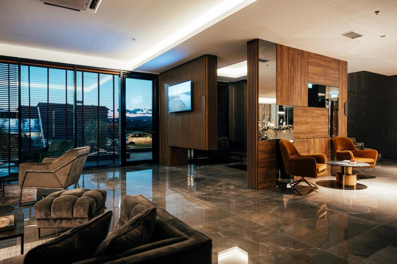 Palace Hotel & Spa Titova Mitrovica 外观 照片