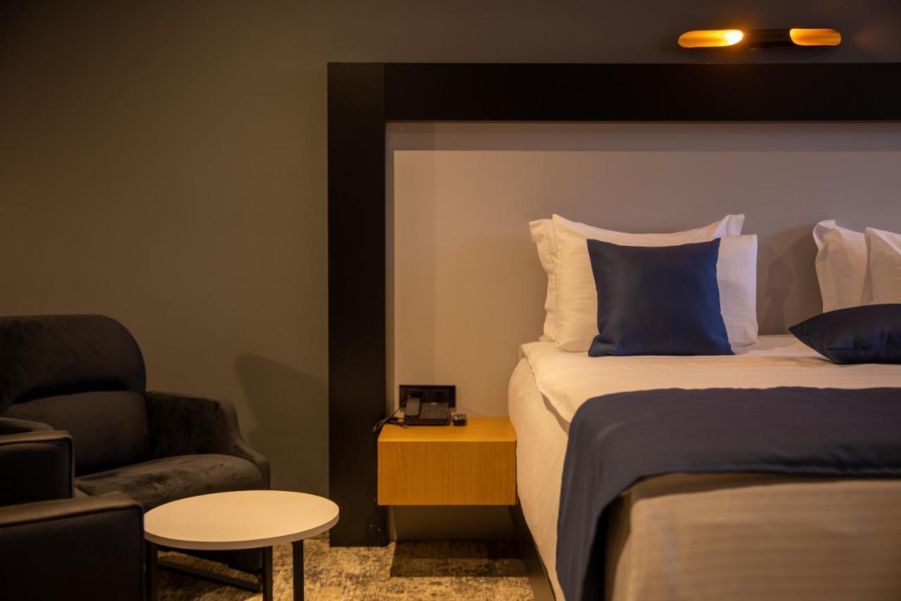 Palace Hotel & Spa Titova Mitrovica 外观 照片