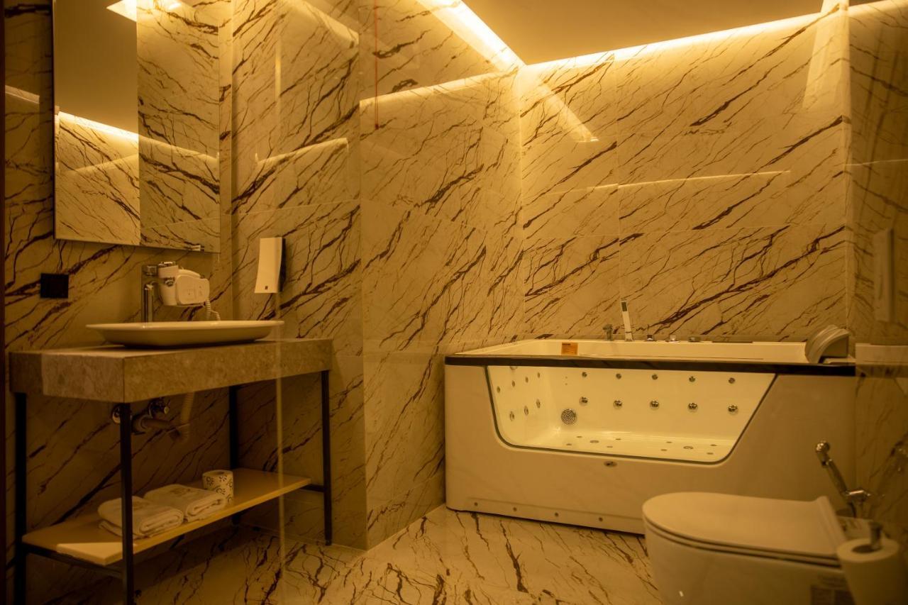 Palace Hotel & Spa Titova Mitrovica 外观 照片