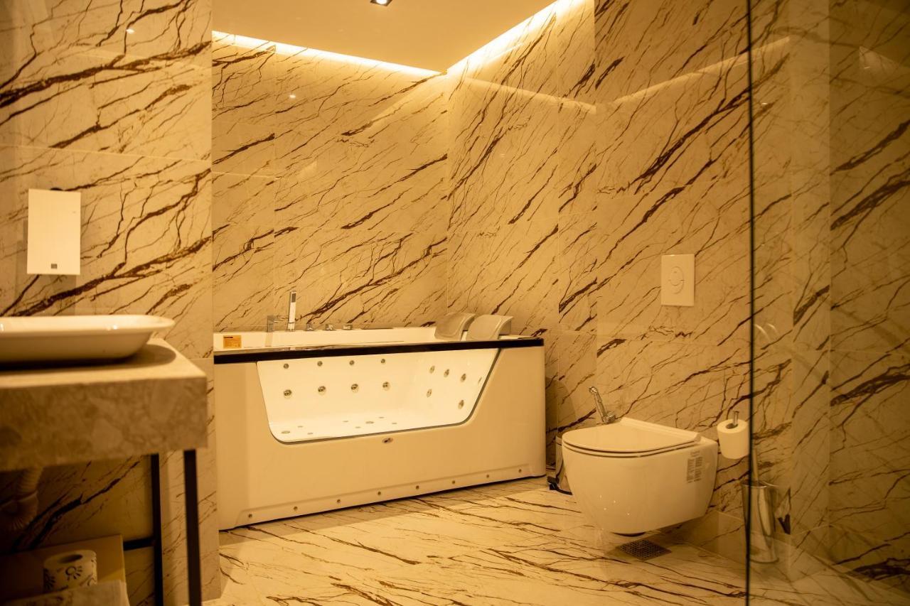 Palace Hotel & Spa Titova Mitrovica 外观 照片