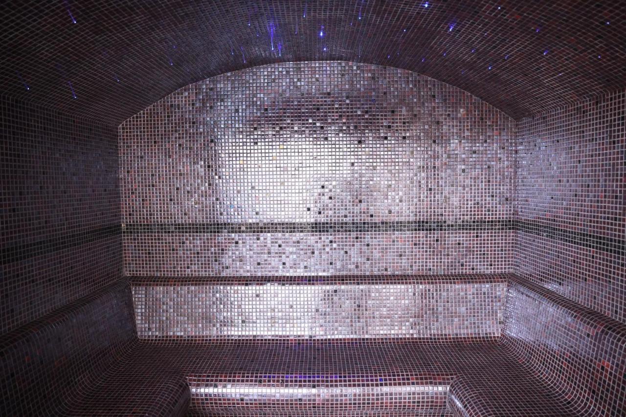 Palace Hotel & Spa Titova Mitrovica 外观 照片
